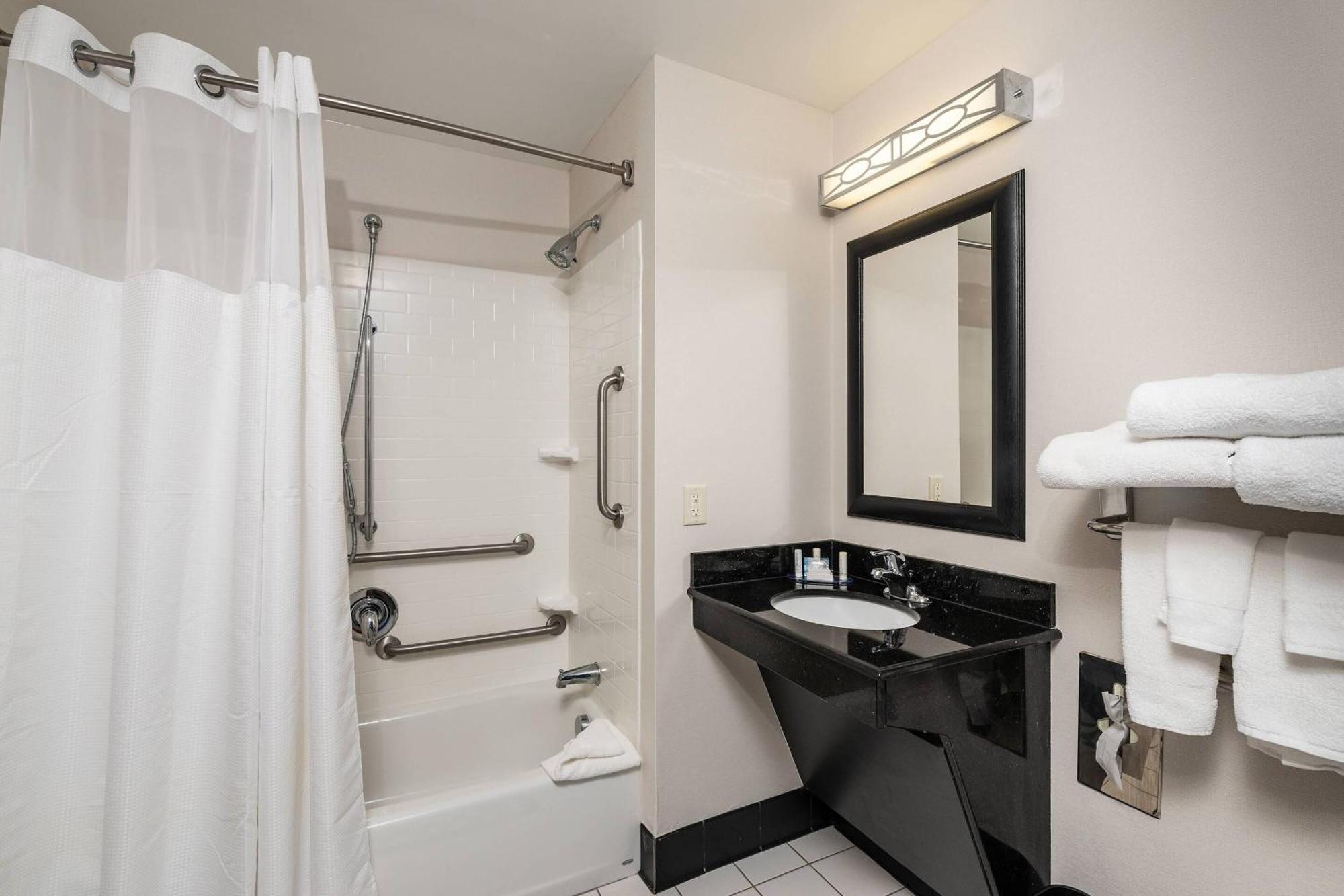 Fairfield Inn & Suites By Marriott Philadelphia Valley Forge/Great Valley Berwyn Exterior foto